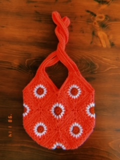 A picture of a crocheted bag.